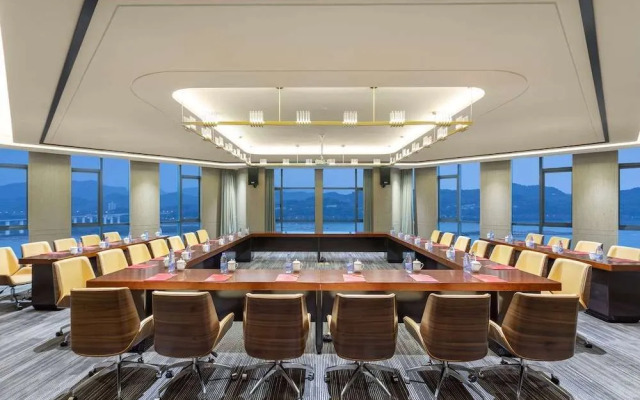 Ramada By Wyndham Yichang Riverside