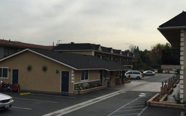Walnut Inn & Suites West Covina