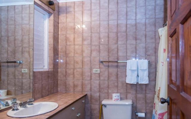 4 BR Oceanfront Family Villa - Ocho Rios