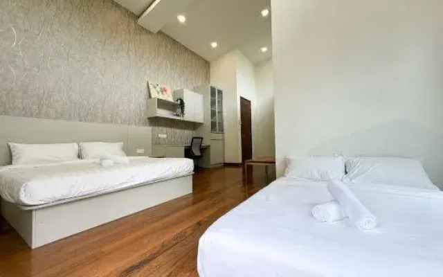 Green Escape City Private Pool Haven 24 pax