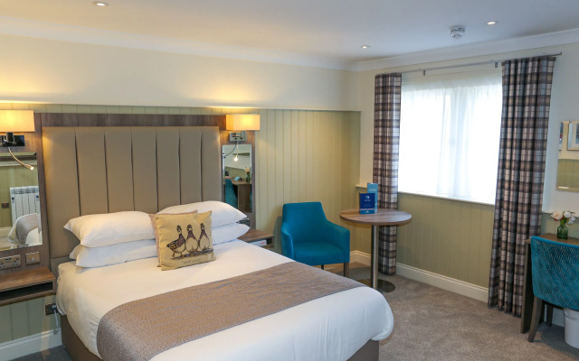 Duck Bay Hotel