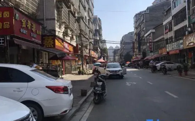 Yiyang Fenglin Evening  Hotel