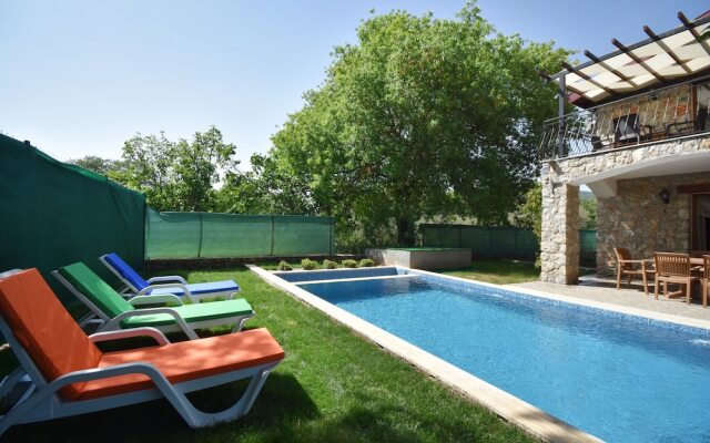 Villa Kandeger by Helaltatilvillari