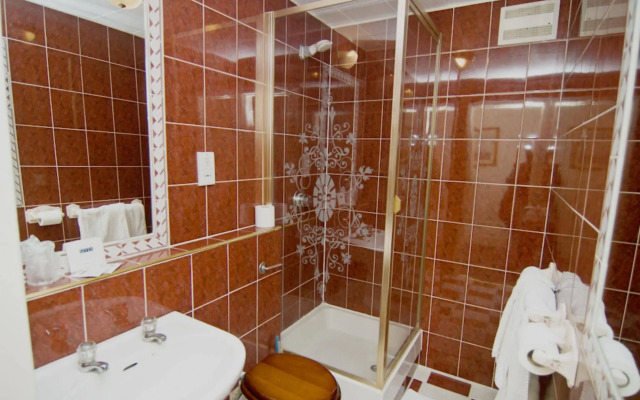 Maranton House Hotel