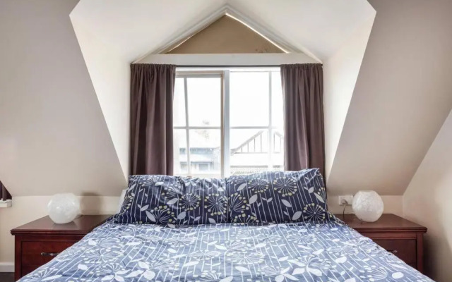 Upstairs Studio Apartment with street access