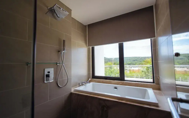 The Palm Nest Cam Ranh Pool Villa