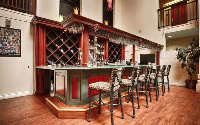 Best Western Plus Villa Del Lago Inn Patterson