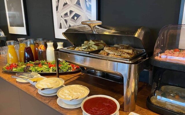 Zaliasis slenis - Self check-in hotel