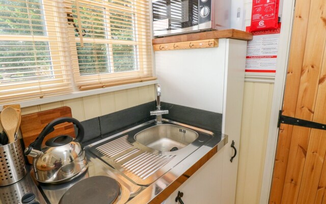 Shepherds Hut - The Hurdle
