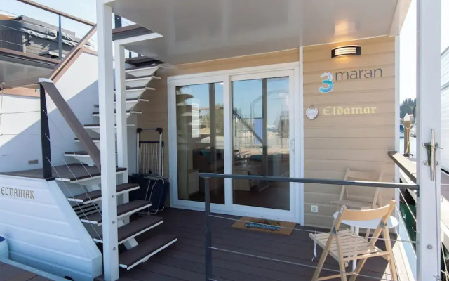 Eldamar Floating House