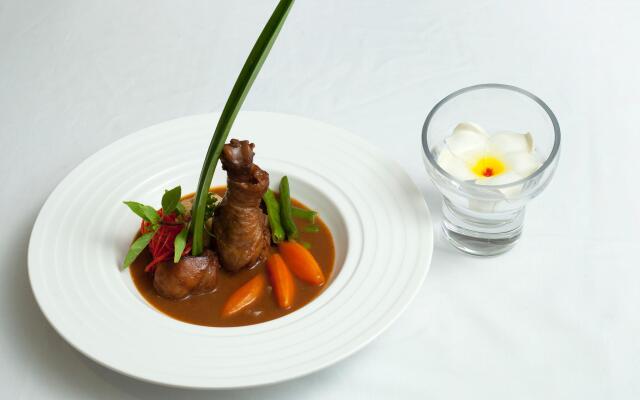 Golden Lotus Luxury Hotel