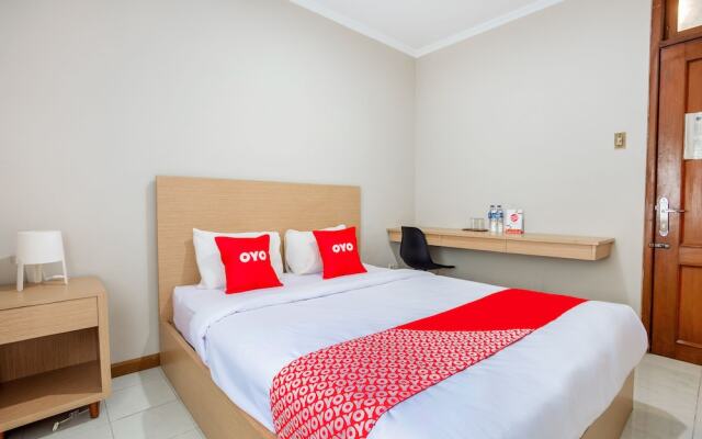 OYO 3819 Hotel Winotosastro