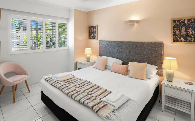 Agincourt Beachfront Apartments – Guest Rooms – Cairns