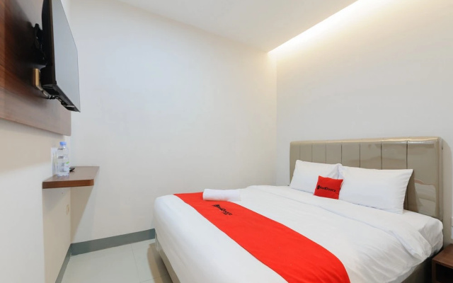 RedDoorz Plus Near Kebun Raya Bogor – Guest Rooms – Bogor