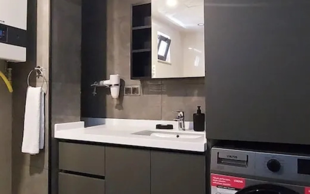 Professionally Maintained Spacious New Suites 2-2