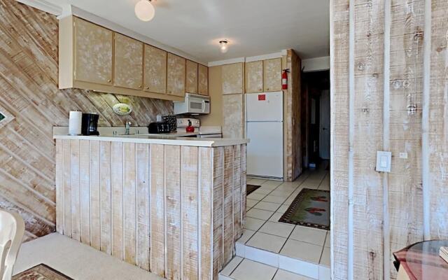 Remodeled 2 Bedroom Condo with Easy Access to Mountain Biking, Swimming, Hiking, Hot Tubs! by RedAwning