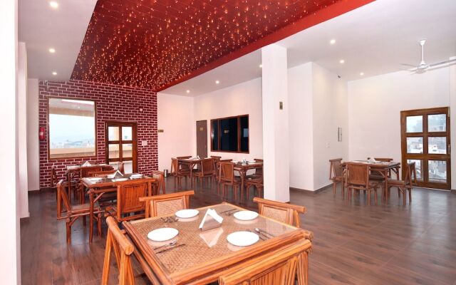 OYO 10330 Hotel Golden Brooks