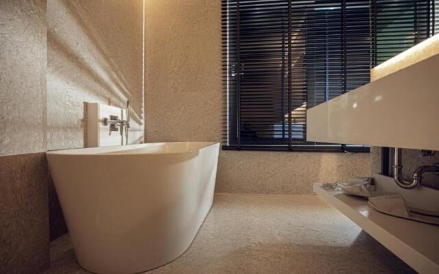 Mazarine Hotel