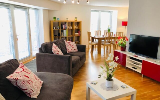 Remarkable 2 Bed Apartment in Edinburgh