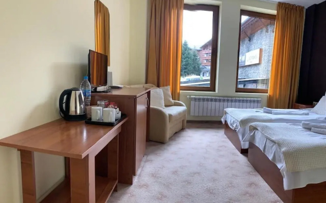 "room in Guest Room - Great Stayinn Granat Apartment - Next to Gondola Lift, Ideal for 3 Guests"