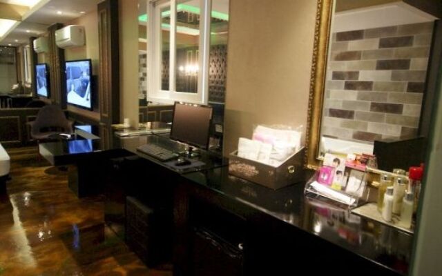 Lazzi Hotel