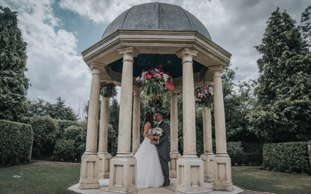 Rogerthorpe Manor Hotel