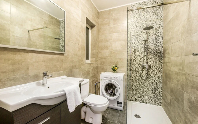 The Hillock North B6