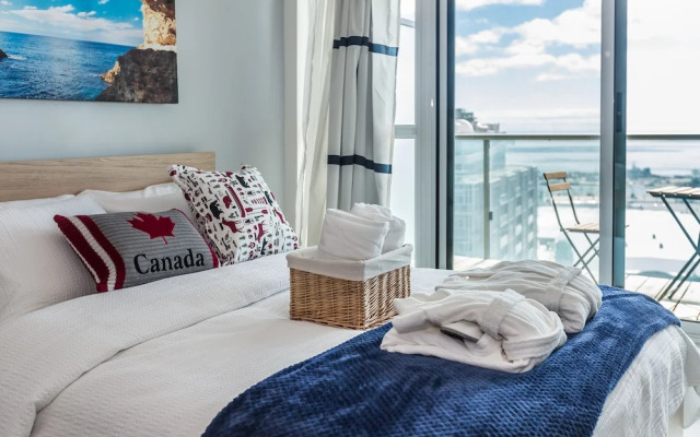 Panoramic Lakeview in a Luxury Downtown Oasis