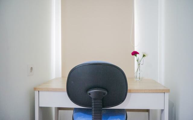 Minimalist and Comfy Studio Springwood Apartment