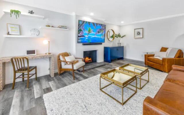 LuxuryTownhome.3Blks2Beach.E-Bikes.75”4kTV