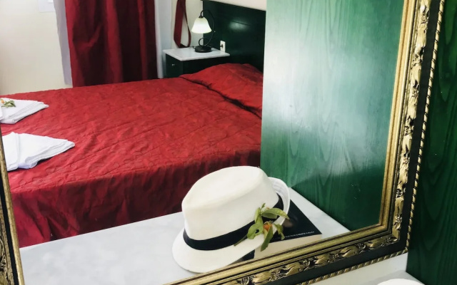 Room in Apartment - L'eremo Luxury Studio