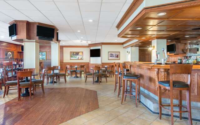 Ramada by Wyndham Cumberland Downtown