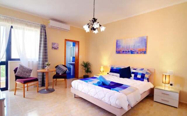 Charming Getaway With Views in Marsascala