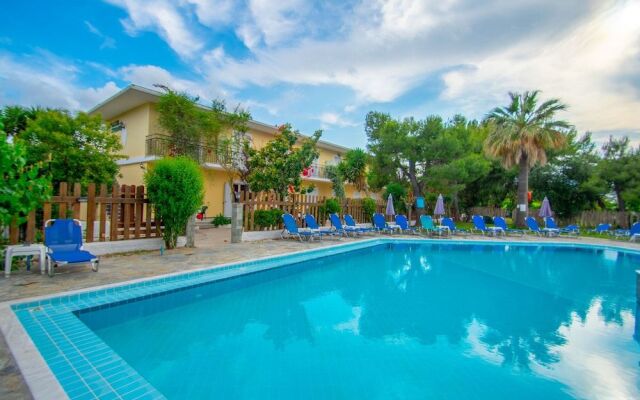 Splash Pool Bar
