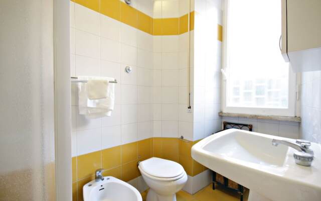 Cozy & Lively Vatican Apartment