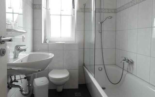 Bernstein-Fewos ca 15 Gehminuten zum Ostseestrand