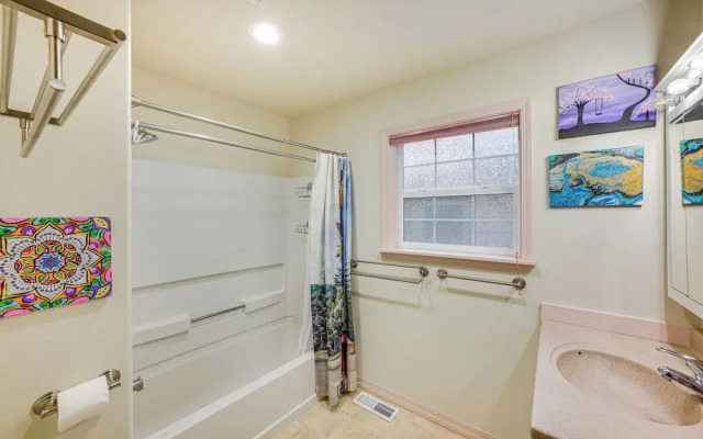 13 Mi to Skiing: Downtown Wallace Home w/ Deck
