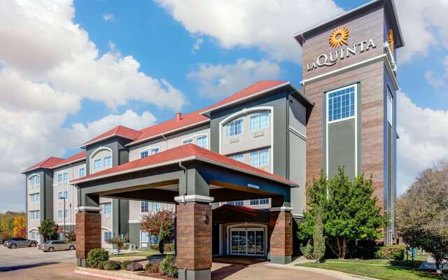 La Quinta Inn & Suites by Wyndham Fort Worth NE Mall