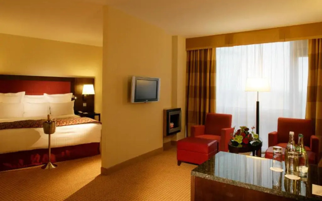 Pillo Hotel & Leisure Club