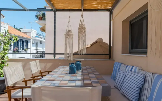 Elegant City Apartment - 250m From Solomos Square