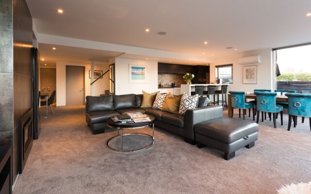 Penthouse on Hallenstein by Touch of Spice
