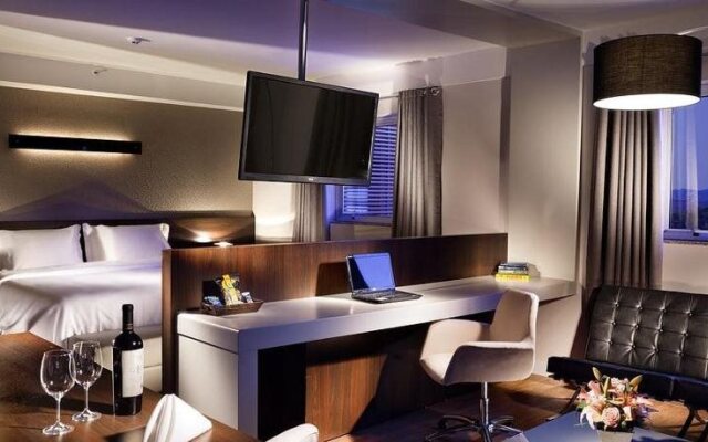 Delmond Hotel