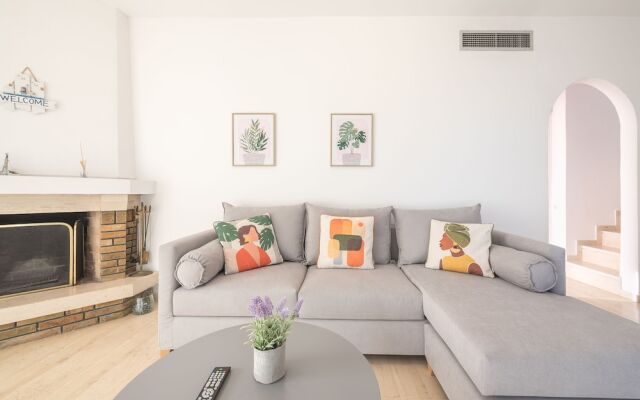 Adelos Maisonette Near Vouliagmeni Beach