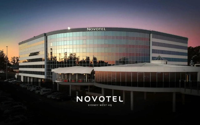 Novotel Sydney West HQ Hotel