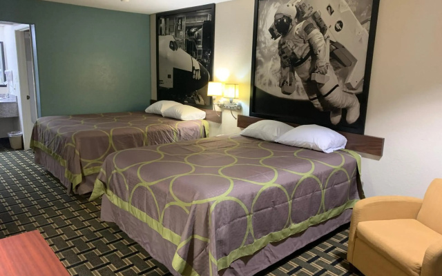 Super 8 By Wyndham Baytown