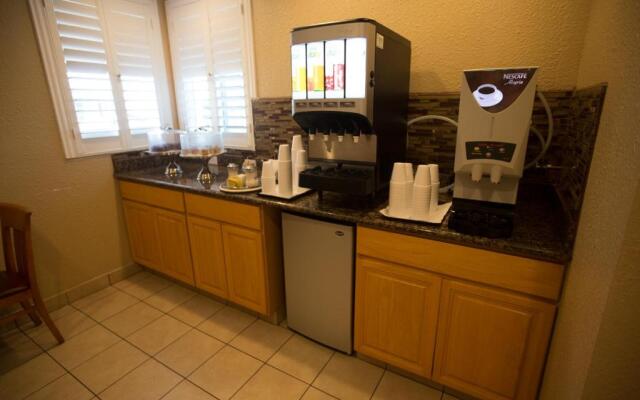 Gateway Thunderbird Motel