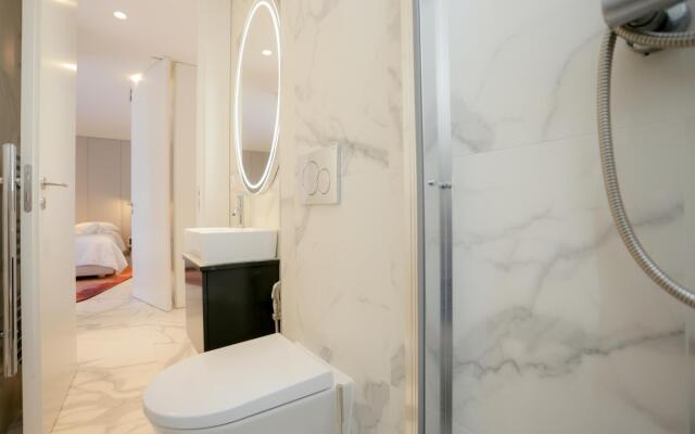 Sea Side Luxury Apartment