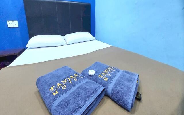 OYO 90937 Tanjak Hotel