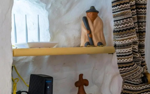 Silence's Cave Rural House