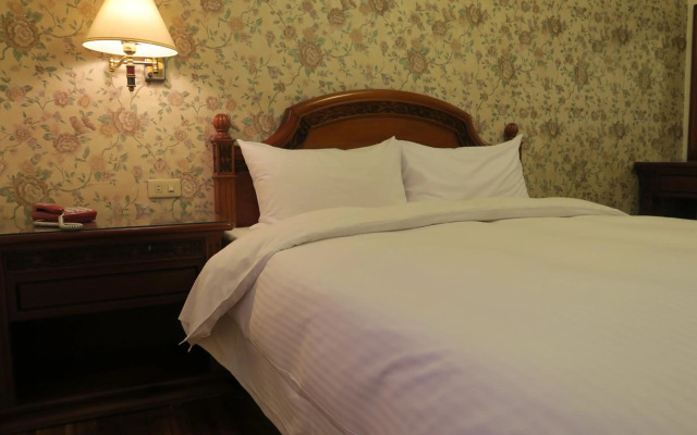 Champagne Hotel